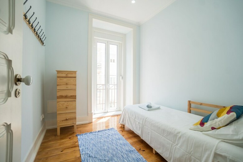 Colorful And Bright 3 Apartment