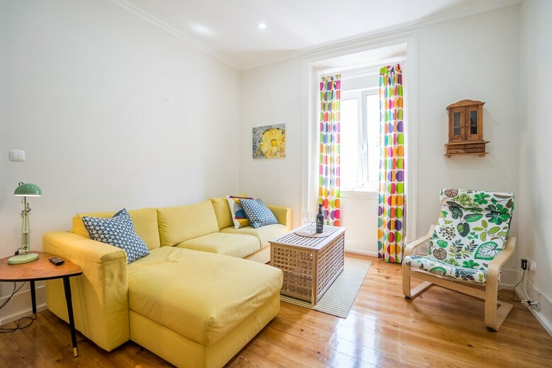 Colorful And Bright 3 Apartment