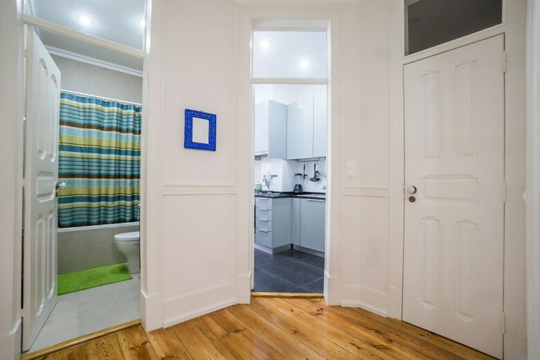 Colorful And Bright 3 Apartment