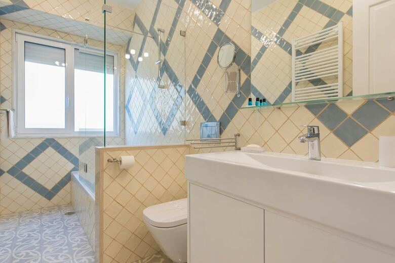 Spacious Gra�a River View Apartment
