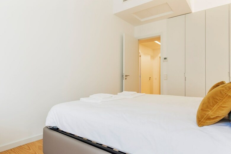 Trendy & Classic 2 Bedroom Apartment