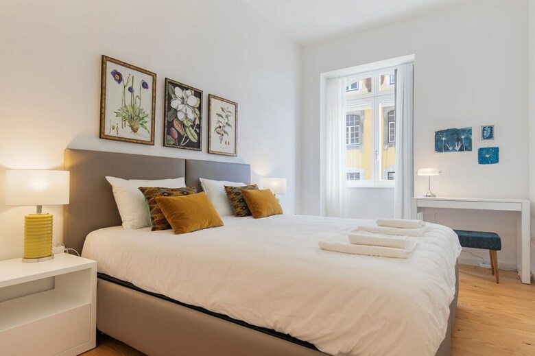 Trendy & Classic 2 Bedroom Apartment