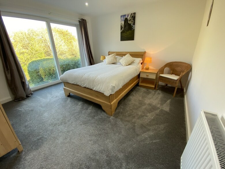 Ty Gwyn - 4 Bedroom Holiday Home