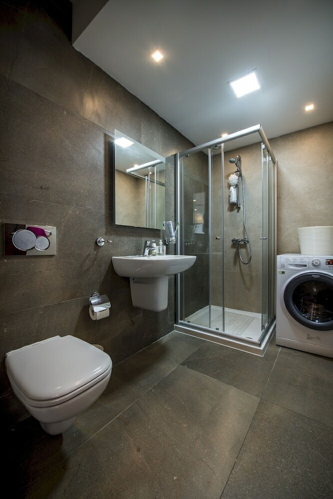 Stylish Seaview Apartment In A Prime Location