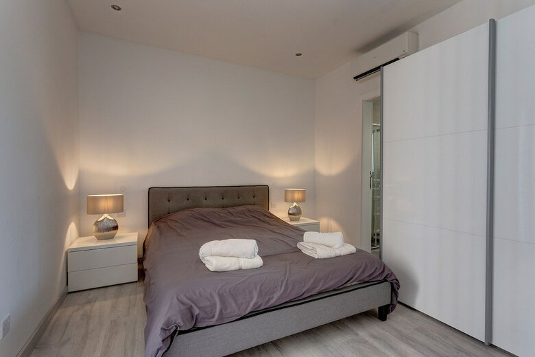 Idyllic Apartment Just Off The Promenade