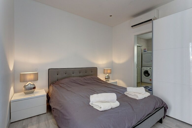 Modern Apartment Just Off The Promenade