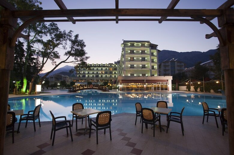 Hotel Palmet Beach Resort