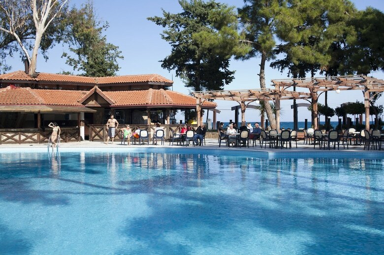 Hotel Palmet Beach Resort