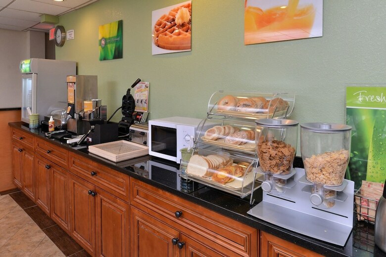 Hotel Quality Inn & Suites