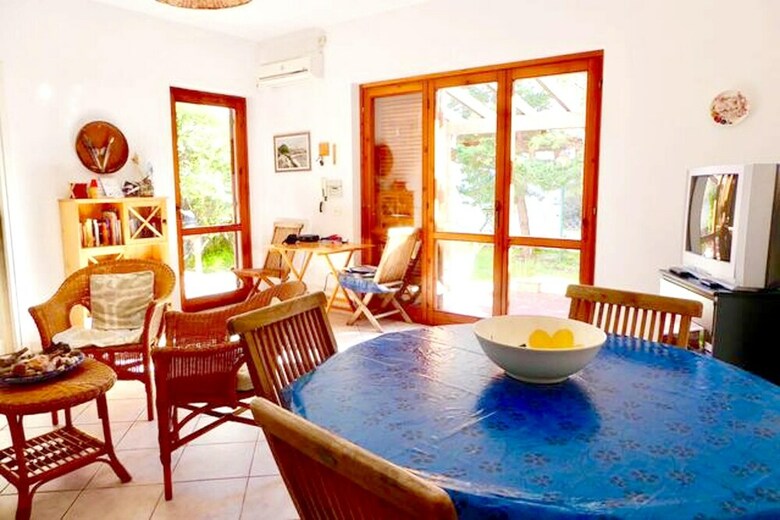 Apartment With 3 Bedrooms In Cala Gonone