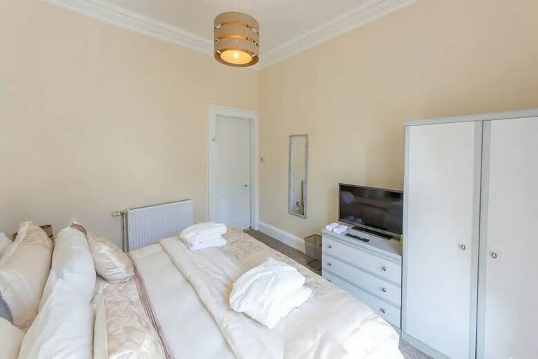 Stunning Tollcross Apartment