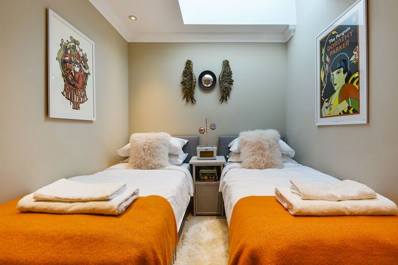 Stylish Family Home Close To Ealing Common