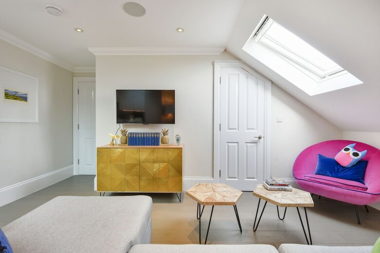 Stylish Family Home Close To Ealing Common