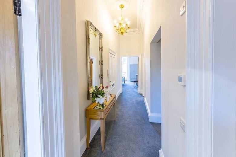 Wonderful Luxury West End Apartment