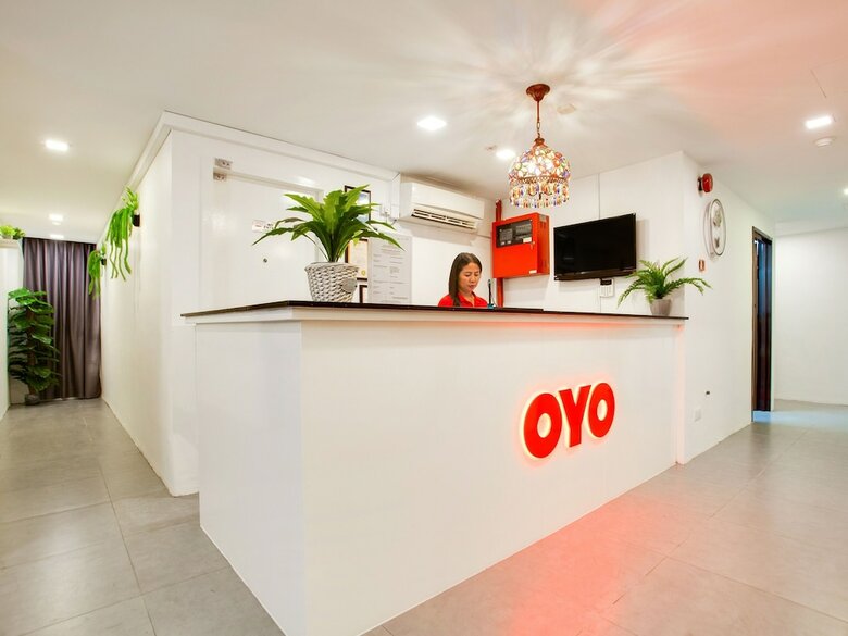 Oyo 89631 988 Hotel