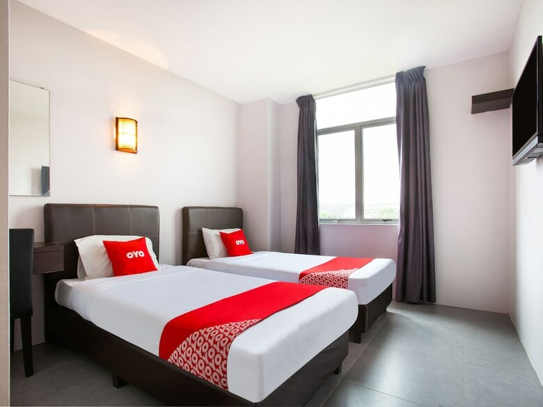 Oyo 89631 988 Hotel