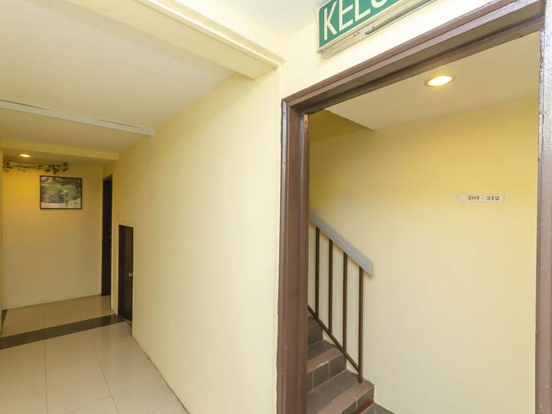 Oyo 89703 B Link Hotel