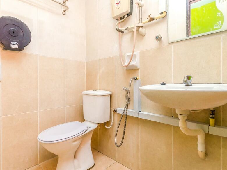Oyo 89703 B Link Hotel