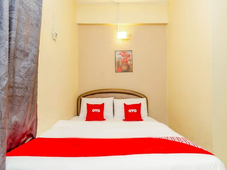 Oyo 89703 B Link Hotel