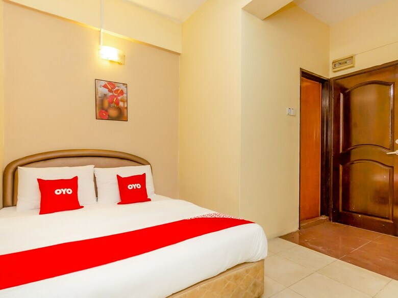 Oyo 89703 B Link Hotel