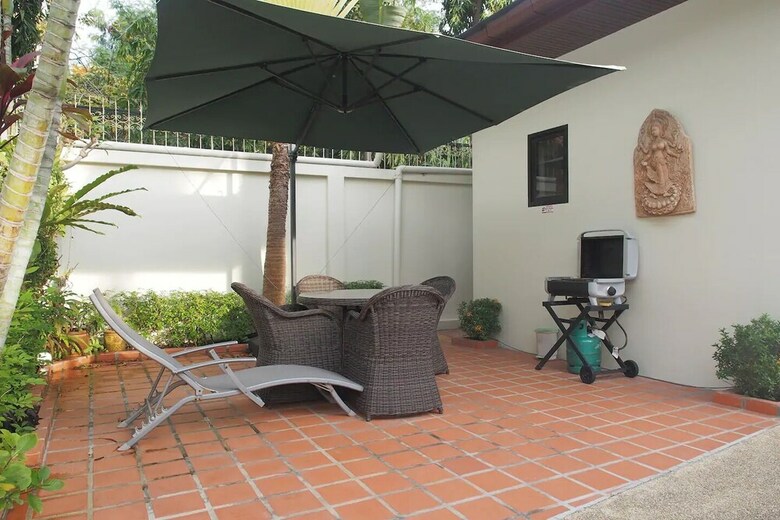 2bdr Majestic Villa - 300 From Beach