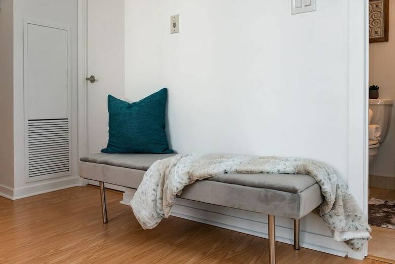Elegant & Modern 2-bedroom Condo