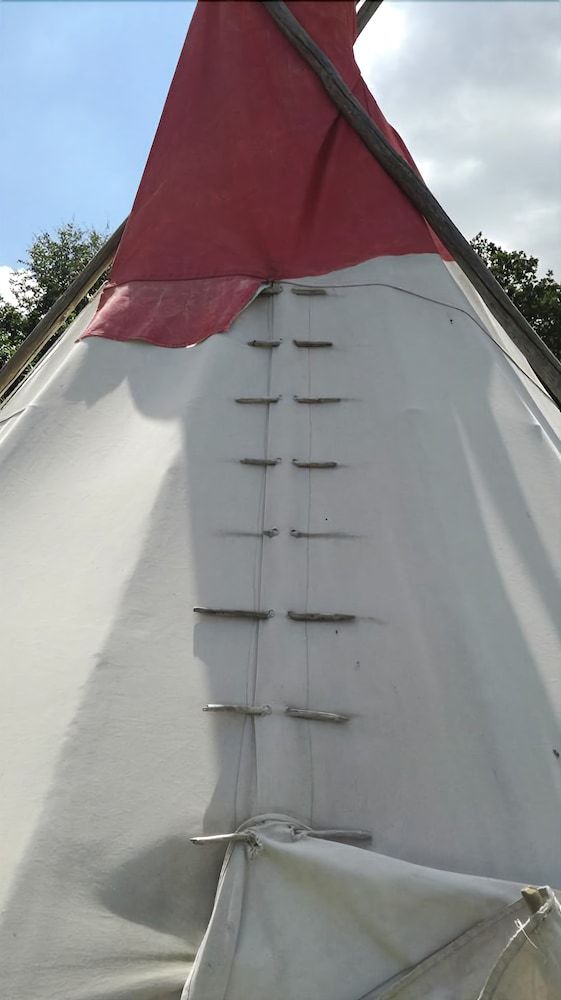 Hotel Le Ranch de Calamity Jane Tipis D'h�tes