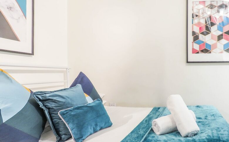 Tudors Esuites Skyline City Apartment