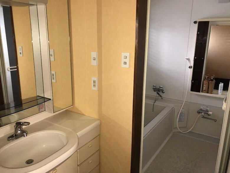 Hostal Happy Closet & Wasamon Hostel