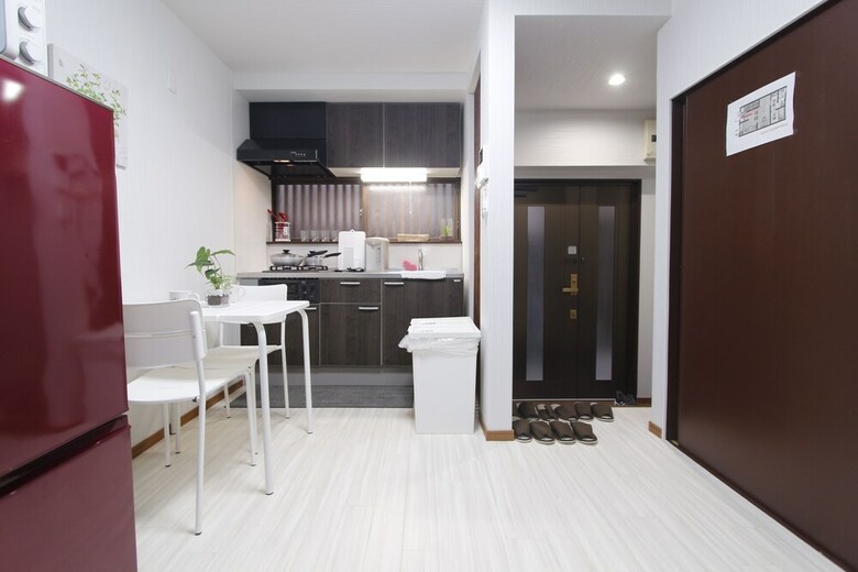 Ko's Apartment, Tatsumi West Station