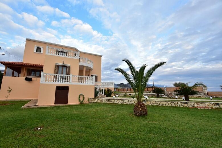 Flisvos Villa