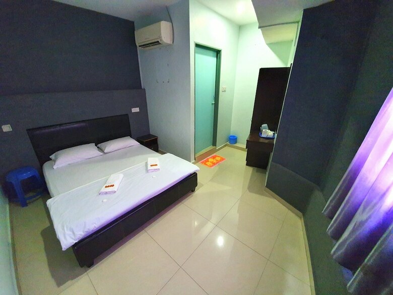 Oyo 89737 Hotel Tishoa
