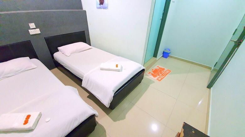 Oyo 89737 Hotel Tishoa