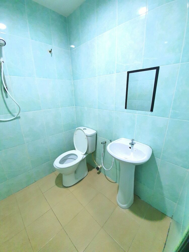 Oyo 89737 Hotel Tishoa