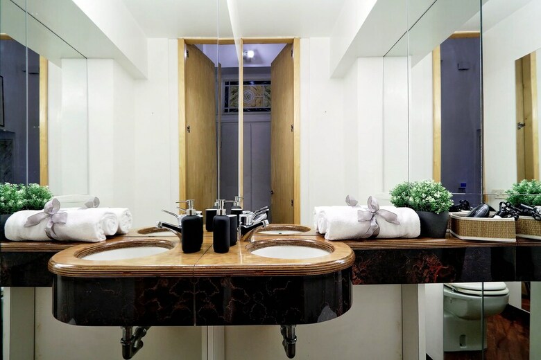 Three Bedrooms Spagna Apartment