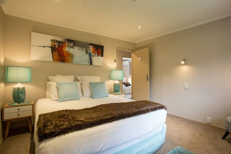 Distinctive Mountain View Spacious Home