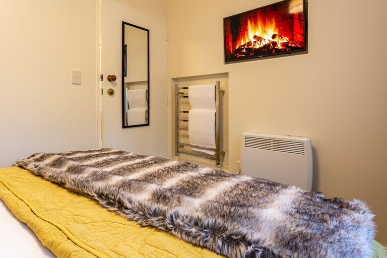 Alpine Gold With Incredible Lake Views Spa