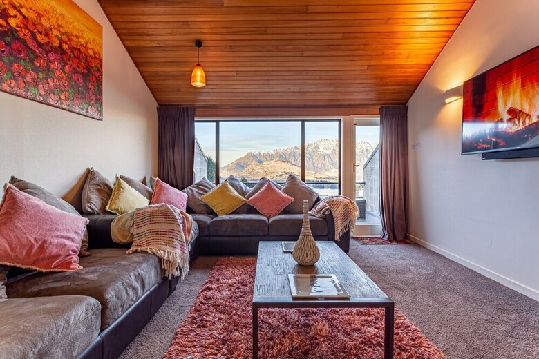 Spacious Lake View Townhouse Unbelievable Spa