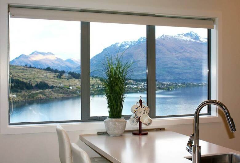 Lake View Townhouse Queenstown Hill