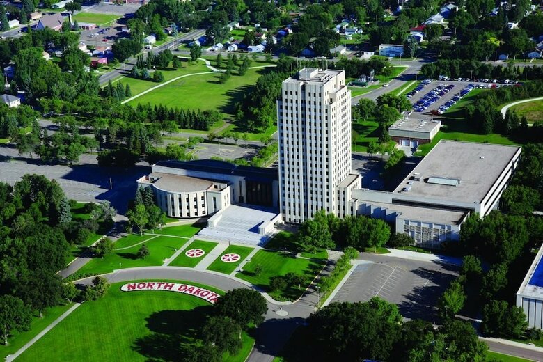 Hotel Expressway Suites Bismarck