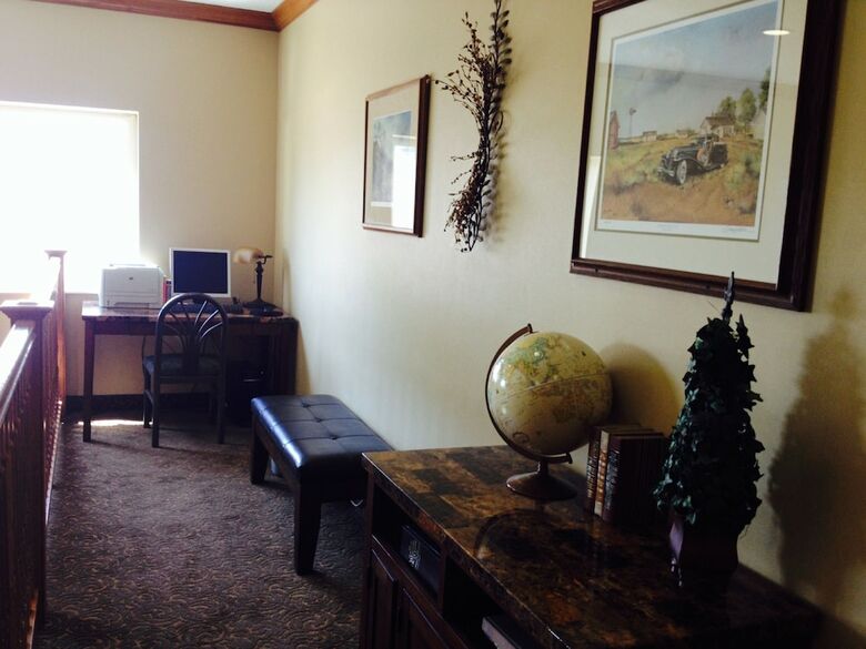Hotel Expressway Suites Bismarck