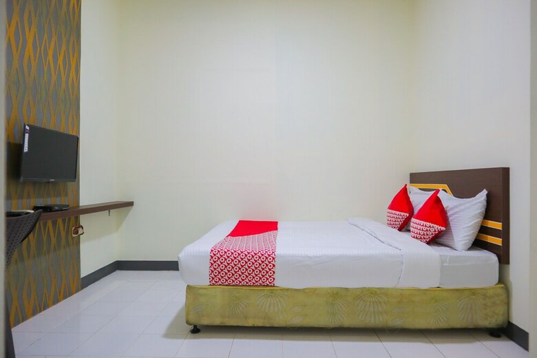 Hostal Oyo 2308 Seven Season Residence