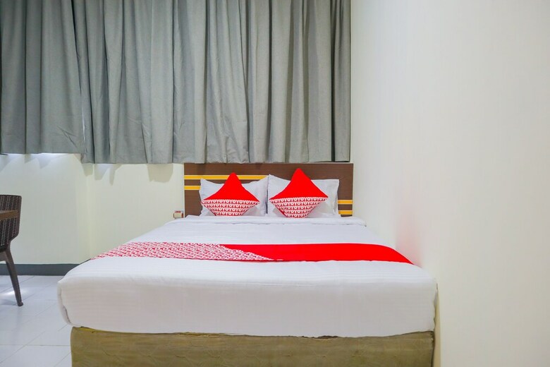 Hostal Oyo 2308 Seven Season Residence