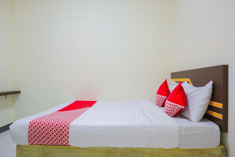 Hostal Oyo 2308 Seven Season Residence
