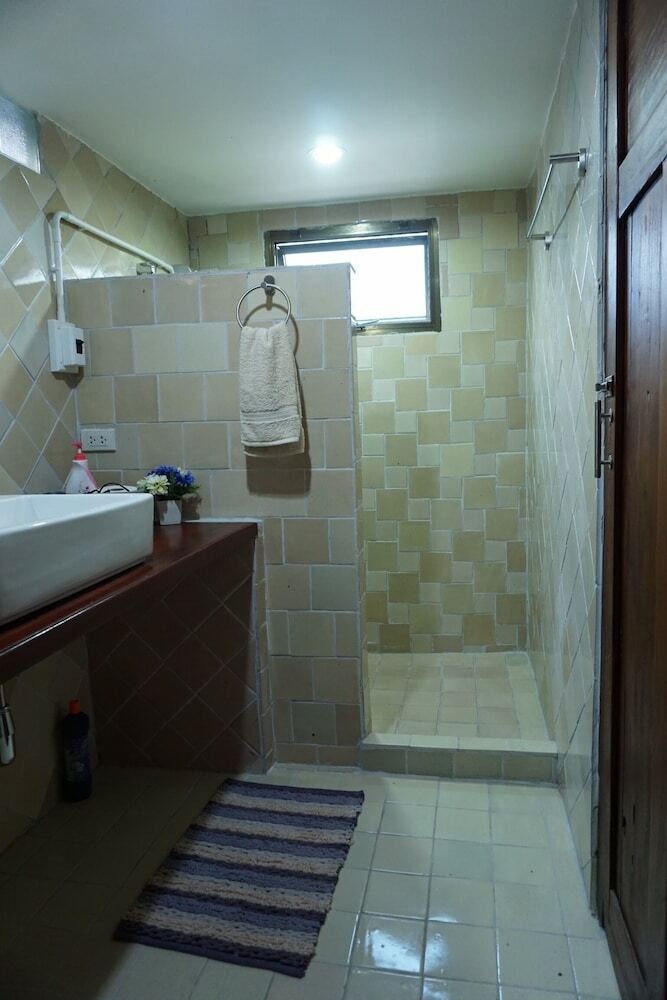 Hotel Tha Ma-o Bouteak Homestay