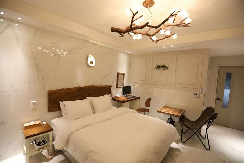 February Hotel Sinho