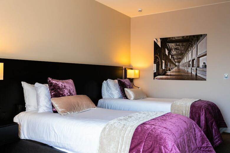 Guildford Harbour Hotel
