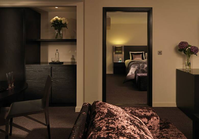 Guildford Harbour Hotel