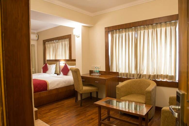 Nexstay Rainbow Business Hotel