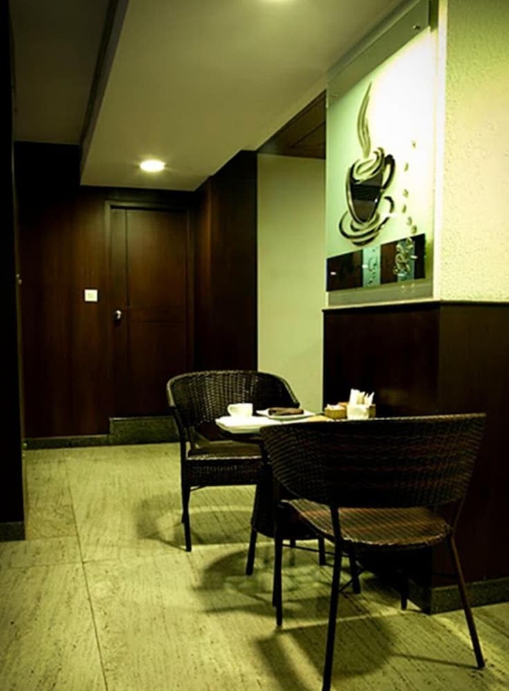 Nexstay Rainbow Business Hotel